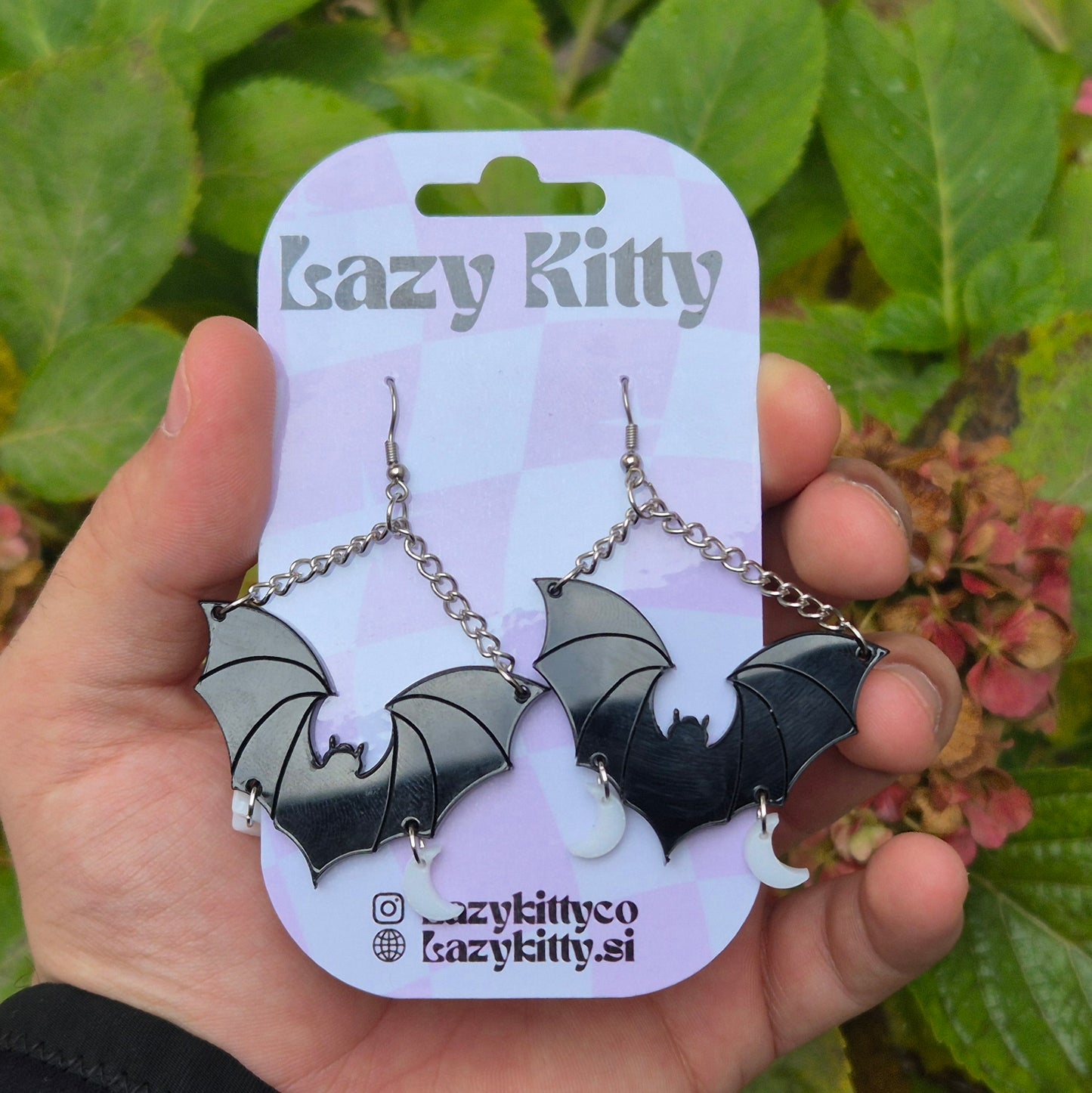 Chained vampire bats