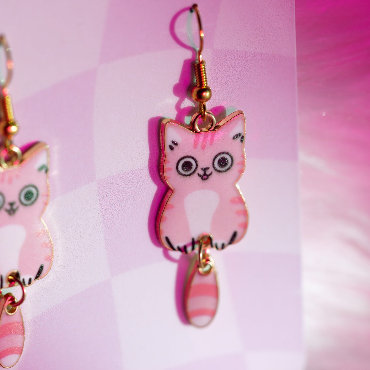 Swinging kitty Pink